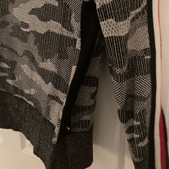 Tommy Hilfiger Cotton Camo Jacquard Sweater - Picture 6 of 7